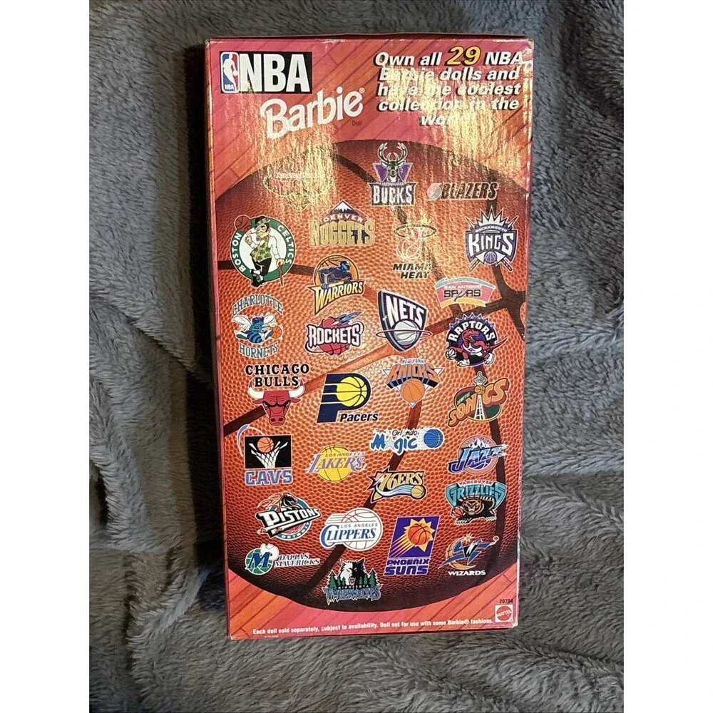 NEW - 1998 Mattel Barbie Doll NBA Los Angeles Lakers # 20704